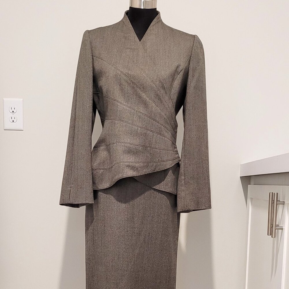 Vintage Taupe Carolina Herrera New York Italian Made Size 12 Wool Suit